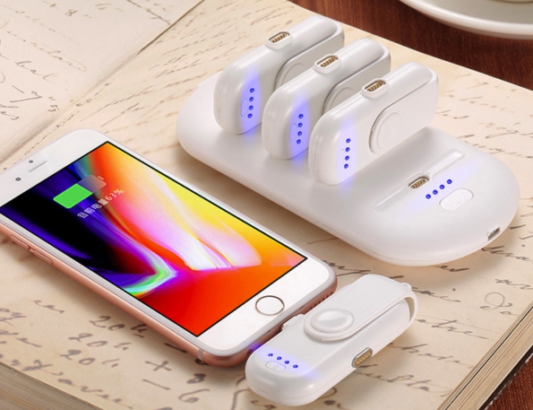 Finger Mobile Power Banks Stand With Four Small Mobile Power Magnetic